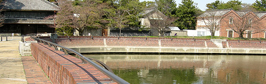 三重県鋳物工業協同組合 鋳物の街くわな　くわな鋳物　玉重橋から諸戸氏庭園を望む